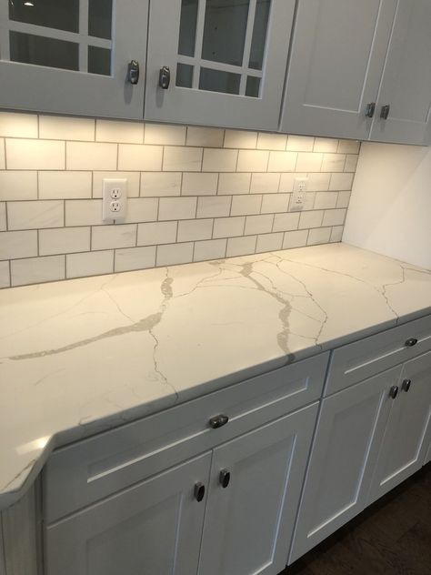 Calacatta Laza, Replacing Kitchen Countertops, Calacatta Quartz, Solid Surface Countertops, Quartz Kitchen Countertops, Quartz Kitchen, Countertop Design, Kitchen Marble, Kitchen Worktop