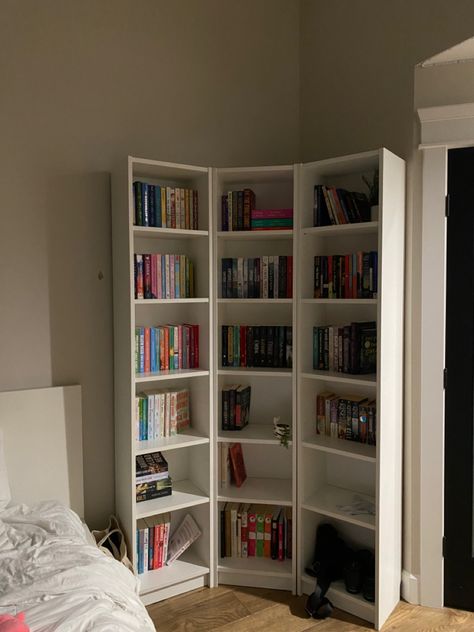 Small Bedroom With Bookshelf, Small Home Library Aesthetic, Small Library Room Ideas Bookshelves, Bedroom Library Small, Small Bedroom Bookshelf, Small Bedroom Bookshelf Ideas, Small Bookshelf Aesthetic, Cute Bookshelf Ideas, Small Library Room Ideas