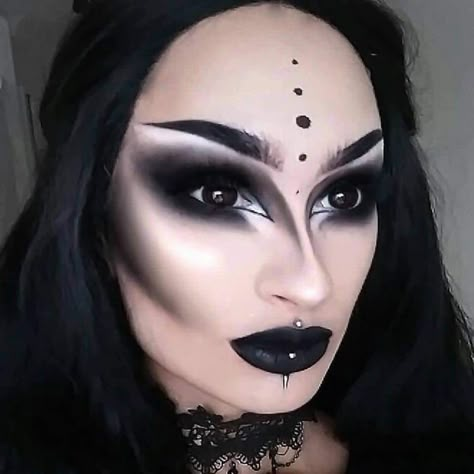 Witches Make Up, Demon Make Up, Dark Fairy Makeup, Carnaval Make-up, Maquillage Goth, Witchy Makeup, Demon Makeup, Halloween Makeup Witch, Fantasy Make-up