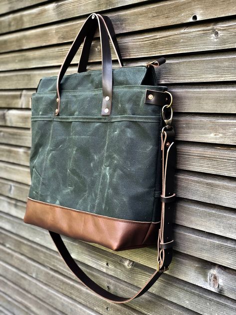 Gewaxte Canvas Tas / Kantoortas Met Bagage Handvat Bevestiging - Etsy Australia Diy Leather Tote, Mens Tote Bag, Waxed Canvas Tote Bag, Canvas Leather Bag, Diy Bags Purses, Office Bag, Product Ideas, Duffel Bag Travel, Waxed Canvas