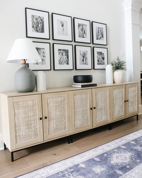 Sideboard Styles, Deco Buffet, Sideboard Decor, Sideboards Living Room, Living Room Console, Living Room Cabinets, Living Room Storage, Living Room Inspo, How To Decorate