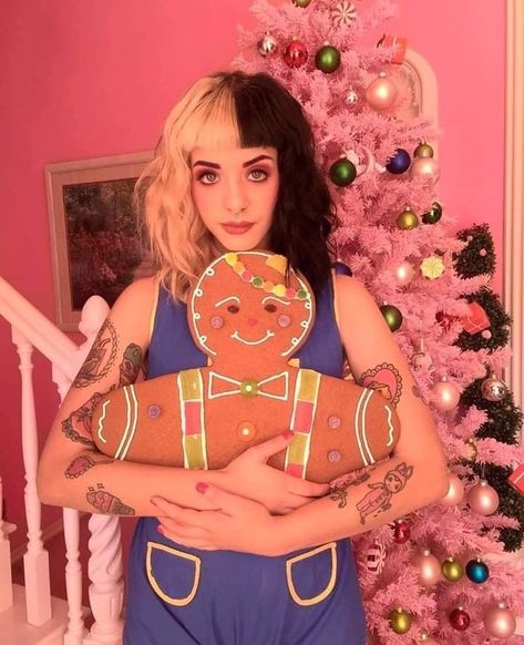 Melanie Martinez, Gingerbread Man, Gingerbread, The Story, Tumblr, Christmas, Pink