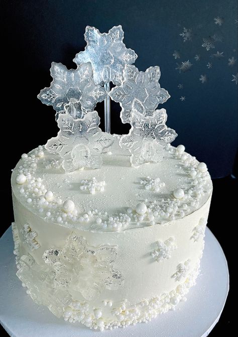 Snow Moon Cake, Snow Queen Birthday Party, Birthday Cake Winter Theme, Ice Cake Design, Snow Themed Cake, Winter Birthday Cake For Women, Snow Cake Birthday, Snow Theme Cake, Snow Birthday Cake