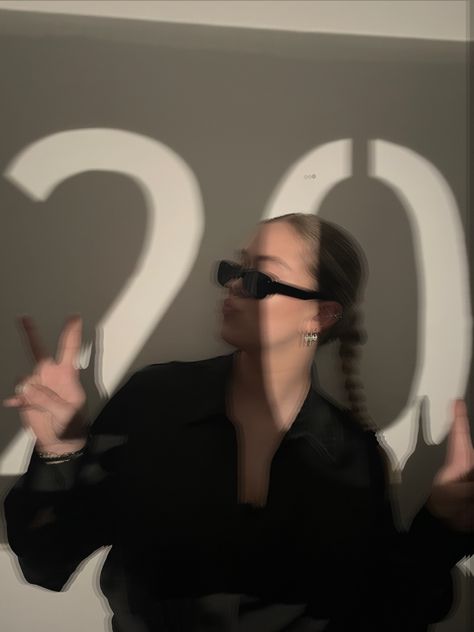 20th birthday aesthetic Age 20 Aesthetic, 20 Bday Photoshoot Ideas, Birthday Party Decorations 20 Years, Birthday 20 Photoshoot Ideas, Birthday 20 Years Ideas Photo, 20th Birthday Aesthetic Photos, Birthday 20th Ideas, Photoshoot 20th Birthday, 20st Birthday Ideas