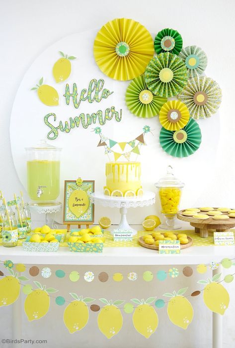 Lemon Themed Party Ideas with DIY Decorations - easy paper party decor for any summer celebration, birthday, weddings, baby showers and more! By @BirdsParty for @CulturaFr and @Clairefontaine #lemonparty #lemonwedding #lemonbirthday #lemonbabayshower #lmeonpartyideas #summerparty #summercrafts #papercrafts #lemondiy #diy #partydecorations #partyideas Lemon Party Decorations, Diy Unicorn Party, Lemon Themed Party, Themed Party Ideas, Diy Unicorn, Lemonade Party, Fiesta Tropical, Anniversaire Harry Potter, Summer Party Decorations