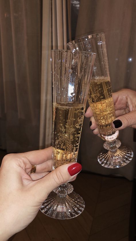 Photo by: Michelle Marocco Champagne aesthetic Champagne Flute Aesthetic, Flute Aesthetic, Champagne Aesthetic, Pilsner, Champagne Flute, Table Setting, Beer Glasses, Champagne, Table Settings