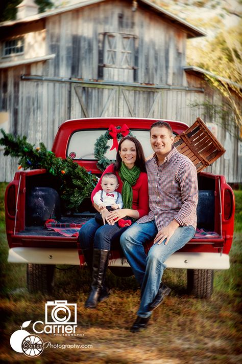 Truck Christmas Photoshoot, Vintage Truck Christmas Photoshoot, Christmas Truck Photoshoot, Tree Farm Minis, Christmas Mini Shoot, Vintage Truck Christmas, Christmas Pictures Outfits, Photoshoot Newborn, Christmas Poses