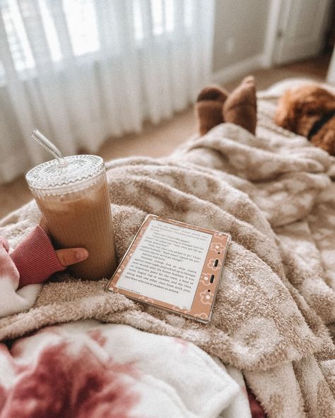 Reader Vibes Aesthetic, My Reading Vibes, Reading Aesthetic Cozy, Cozy Book Aesthetic, Ebook Reader Aesthetic, Cozy Bookish Aesthetic, Reading Aesthetic Purple, Book Lover, Reading Books While Listening Music Aesthetic