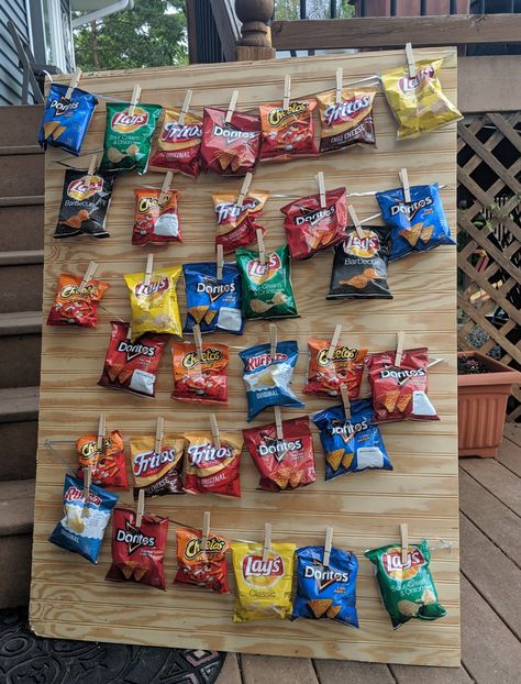 Thought this would be a better way to have our guests "shop" for their favorite chips at our birthday bbq. Potato Chip Display For Party, How To Display Chips At A Party, Chip Holder For Party, First Birthday Snack Table, Chip Bar Party, Chips Display For Party, Chips And Dip Party Display, Chip Display For Party, Snack Wall