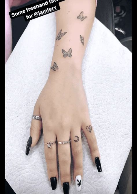 Ariana Grande Tattoos, Ankle Tattoos For Women, Fan Tattoo, Cute Hand Tattoos, Dope Tattoos For Women, Butterfly Tattoos, Ariana Grande Wallpaper, Stylist Tattoos, Minimalist Tattoos