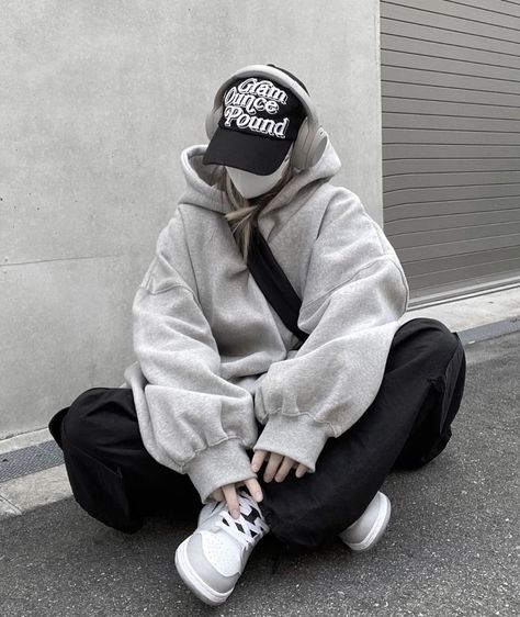 White Hoodie Outfit Men, Korean Street Fashion Men, Hoodie Outfit Men, Asian Streetwear, Baggy Clothes, Tomboy Outfits, Tomboy Style Outfits, Cool Outfits For Men, Hoodie Outfit