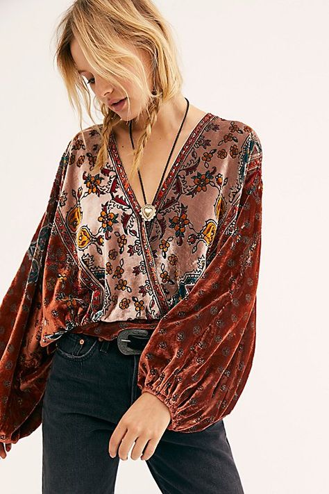 Mode Country, Look Boho Chic, Mode Kimono, Mata Hari, Estilo Hippie, Mode Boho, Bohemian Tops, Velvet Blouses, Moda Boho