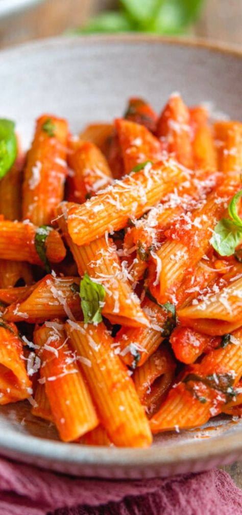 Easy Pasta Recipes Tomato Sauce, Pasta In Red Sauce Recipes, Cheesy Tomato Pasta Recipes, Pasta Red Sauce Recipe, Red Pasta Recipes, Pasta Recipes Tomato Sauce, Red Pasta Sauce Recipes, Easy Red Sauce Pasta, Tomato Sauce Pasta Recipes