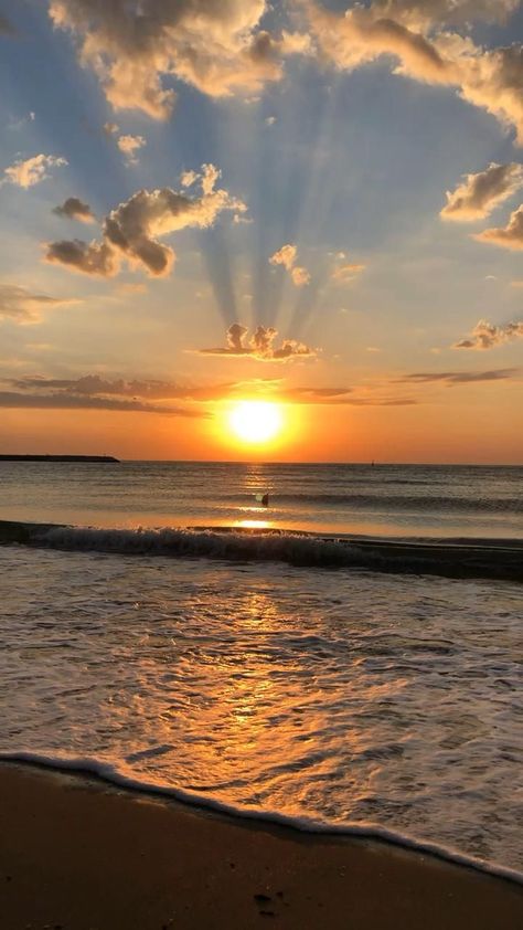 Constanta 🌊🌅 [Vídeo] em 2022 | Fotografia de paisagem, Fotos de paisagem, Lindas paisagens Beach Sunset Wallpaper, Beautiful Ocean Pictures, Ocean Pictures, Sunset Wallpaper, Beautiful Places Nature, Beautiful Ocean, Cool Pictures Of Nature, Most Beautiful Beaches, Sunset Pictures