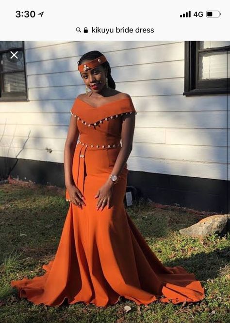 Ruracio outfit Kikuyu Wedding, Ruracio Dresses, Asoebi Outfit, Father Of The Bride Outfit, Long Beach Wedding Dresses, Chiffon Wedding Gowns, Dresses Off Shoulder, African Traditional Wedding Dress, African Wedding Attire