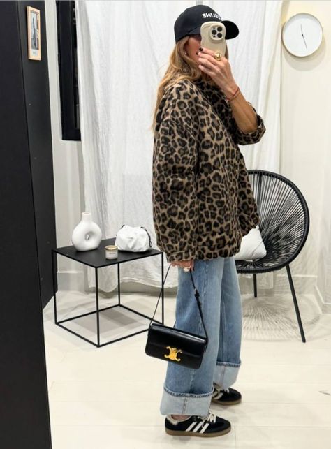 Print Jacket Outfit, Cheetah Print Outfits, Leopard Print Outfits, Leopard Outfits, Stylish Work Attire, Leopard Print Jacket, Moda Paris, Mode Boho, Minimalistic Style