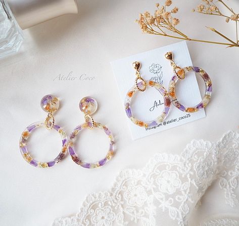 Resin Flower Earrings, Resin Earrings Ideas, Resin Craft Ideas, Purple Dried Flowers, Dried Flowers Resin, Resin Jewelry Tutorial, Diy Resin Earrings, Epoxy Earrings, Clock Making