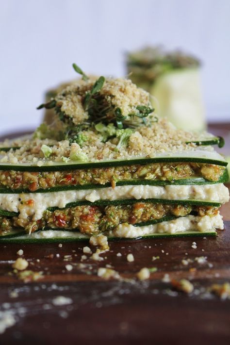 Raw vegie lasagne Raw Lasagna, Cheese And Broccoli, Sandwich Vegetarian, Vegan Lasagna, Cashew Cheese, Tomato Pesto, Raw Diet, Raw Food Diet, Raw Vegan Recipes