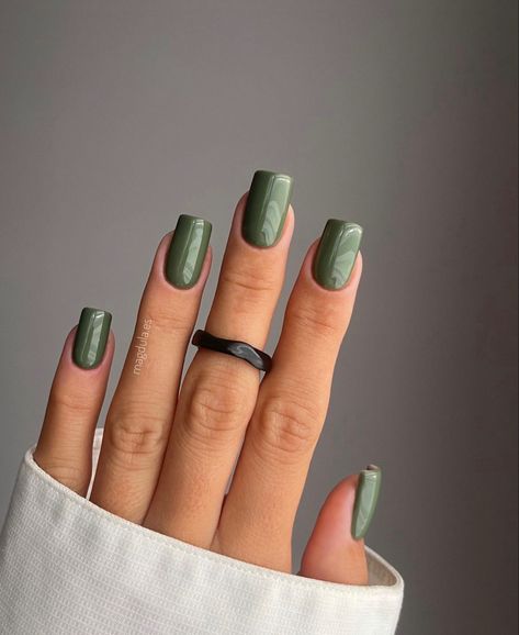 Khaki Nails, Sage Green Nails, Classy Almond Nails, Olive Nails, Sophisticated Manicure, Tech Videos, Green Nail Art, Green Nail Designs, Modern Nails