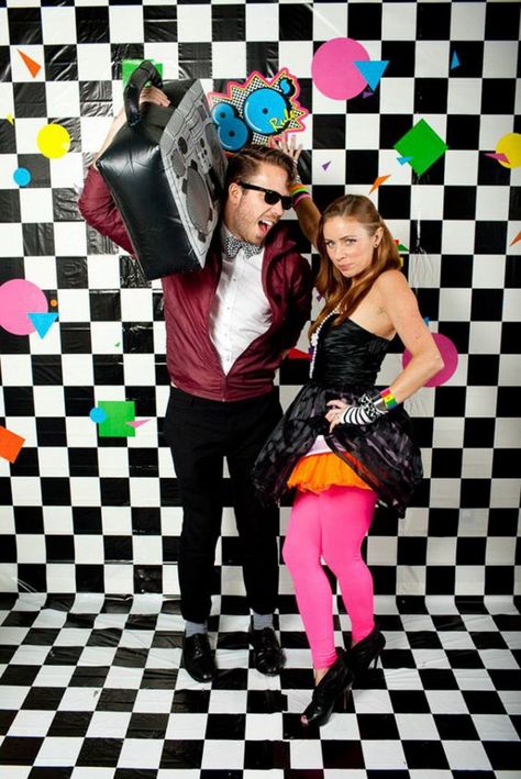 56+ Stunning Yet Simple DIY Photo Booth Backdrop Ideas Diy Fotokabine, Decades Party, Look Disco, 80s Halloween, 80s Birthday, 80s Party Decorations, 80s Birthday Parties, Soirée Halloween, 1980s Party