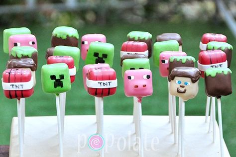 Minecraft lollipops ! Minecraft Cakepops, Minecraft Cake Pops, Minecraft Pasta, Minecraft Party Food, Minecraft Cakes, Minecraft Cupcakes, Cake Pop Tutorial, Minecraft Decoration, Minecraft Birthday Cake