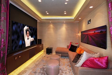 20 Well-Designed Contemporary Home Cinema Ideas for the Basement | Home Design Lover Luxurious Home Theater, Small Movie Room, Home Theatre Room Ideas, Media Room Seating, Home Theater Ideas, Small Home Theaters, Home Theater Room Design, Theater Room Design, Movie Room Decor