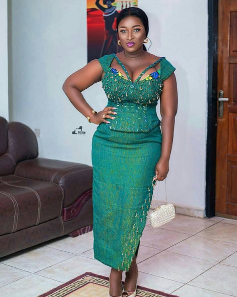 Instagram Green Asoebi, Asoebi Lace, Nigerian Lace Dress, Stylish Naija, Nigerian Lace Styles Dress, Nigerian Lace Styles, Corset Styles, African Lace Styles, Lace Gown Styles