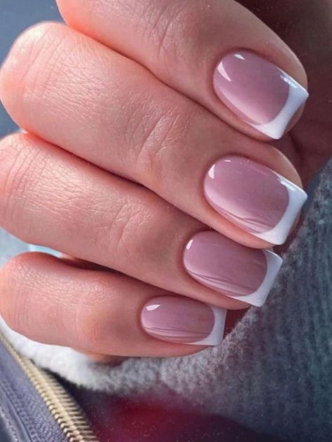 17 Chic French Tip Nail Ideas for Natural Nails Short Fake Nails, Nagel Tips, Short Square Nails, Fake Nails With Glue, Nail Forms, Stick On Nails, False Nail, Nails Short, French Tip Nails