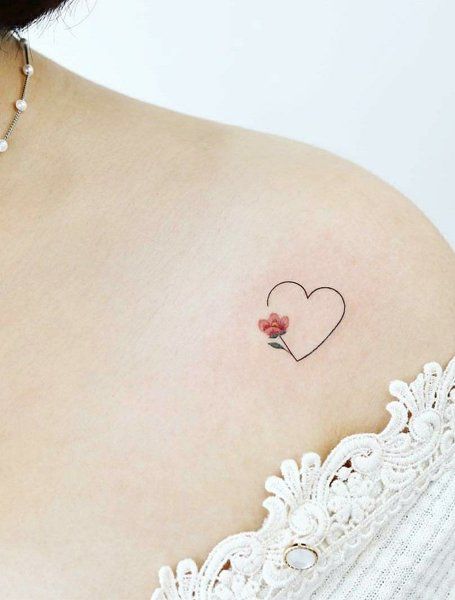 25 Heart Tattoos You Will Instantly Fall In Love With - The Trend Spotter Small Rose Heart Tattoo, Rose In Heart Tattoo, Tattoo For Nan, Rose Love Tattoo, Rose And Heart Tattoo, Heart Flower Tattoo, Rose Heart Tattoo, Heart Tattoos With Names, Heart Tat