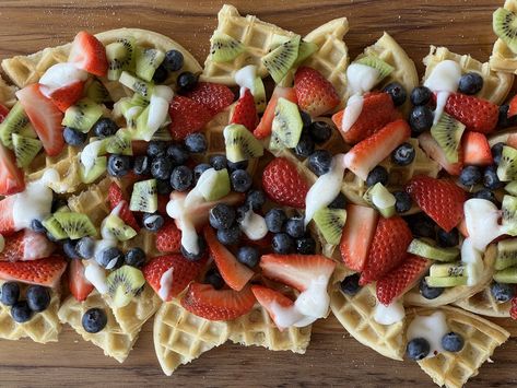 Waffle Nachos Breakfast, Waffle Nachos, Dinner Waffles, Breakfast Nachos, Breakfast Platter, Breakfast Waffles, Egg Recipes For Breakfast, Egg Breakfast, Breakfast Brunch Recipes