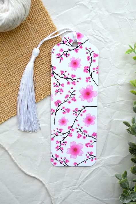 Cherry Blossom Bookmark, Book Marks Design Ideas, Pretty Bookmarks, Cool Bookmarks, Bookmarks Diy, Autumn Witch, Bookmark Handmade, Creative Bookmarks, Paper Bookmarks