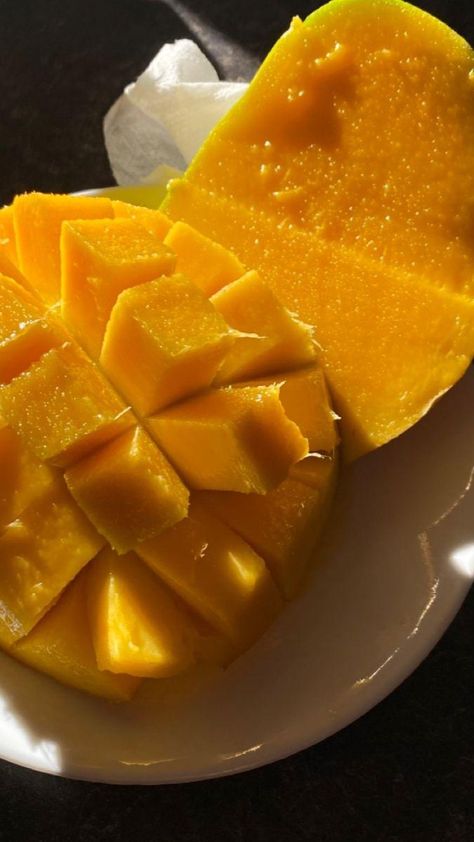 Aesthetic Mango Fruit Pictures, Mango Asthetic Picture, Mango Dessert Aesthetic, Mango Astethic, Mango Fruit Photo, Mango Aesthetic Wallpaper, Mango Fruit Aesthetic, Mangoes Aesthetic, Mango Aesthetic Fruit