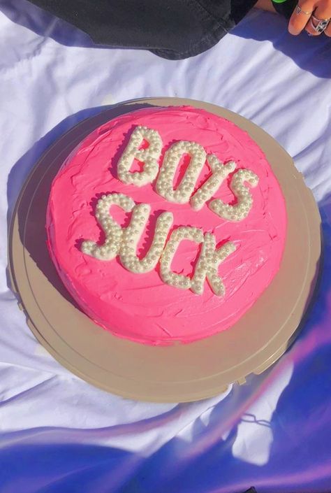 #cake #friends #picnic #boys #suck #fun #spring #pink Making Cake With Friends Aesthetic, Bff Cake Ideas Best Friends, Funny Cakes For Friends, Minimalist Cakes, Do Revenge, Ugly Cakes, Cake Friends, Funny Birthday Cakes, Mini Cakes Birthday