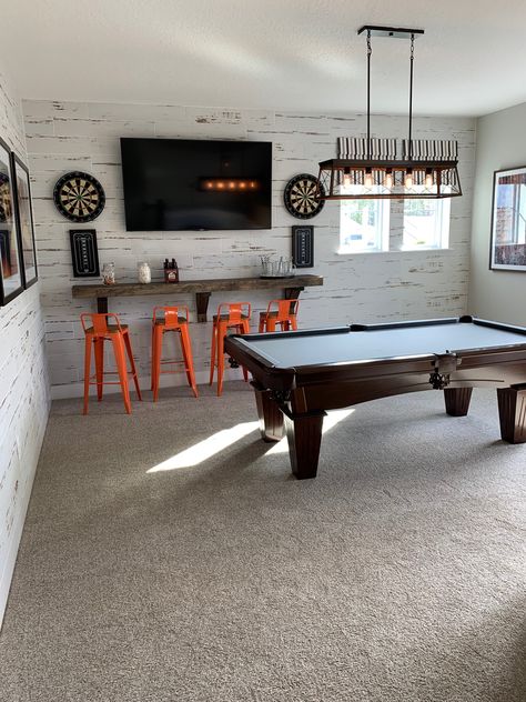 Pool Room Ideas, Game Room Ideas, Garage Game Rooms, Pool Table Room, Dream Basement, Hangout Room, Home Bar Rooms, Basement Remodel Diy, Basement Inspiration