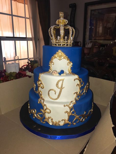 Royal Blue Butterfly Quinceanera Cake, Quinceañera Cake Ideas Royal Blue, Navy Blue And Gold Quince Cake, Qencenera Ideas Royal Blue, Royal Blue Cake Quinceanera With Butterflies, Chambelanes Royal Blue, Royal Blue Sweet 15 Decorations, Royal Blue Quinceanera Cake Ideas, Blue And Gold Quince Cake