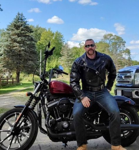 hotasfukkbikerbros — Insta: big.bud.wolf Biker Outfits, Motorcycle Guy, Hot Biker Guys, Mens Leather Clothing, Handsome Older Men, Motorcycle Men, Black Leather Biker Jacket, Biker Men, Biker Jackets