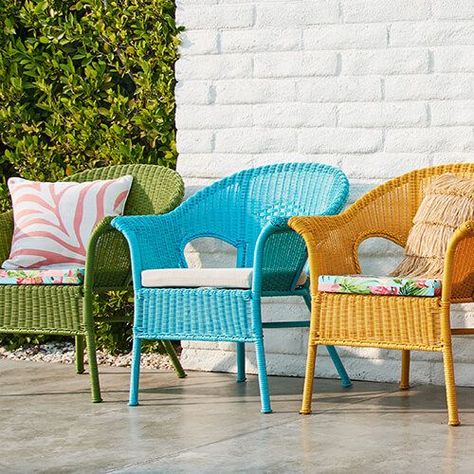 Del Ray Chairs in various colors with cushions and pillows on the patio Wicker Chair Makeover, Lloyd Loom Chair, Wicker Table And Chairs, Painting Wicker Furniture, Painted Wicker, Outdoor Wicker Furniture, Wicker Table, Wicker Chairs, Colorful Chairs