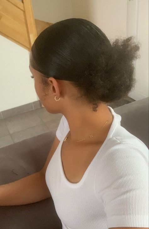 Slick Bun, Natural Hair Bun Styles, Mixed Curly Hair, Quick Natural Hair Styles, Curly Hair Styles Easy, Slick Back, Pretty Braided Hairstyles, Hairdos For Curly Hair, Natural Curls Hairstyles