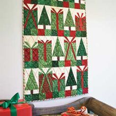 Bows and Boughs wall hanging tutorial Mccalls Quilting, Christmas Quilting Projects, Wall Quilt Patterns, Sewing Christmas, Christmas Quilt Blocks, Christmas Tree Quilt, Christmas Patchwork, Christmas Quilting, Christmas Quilt Patterns