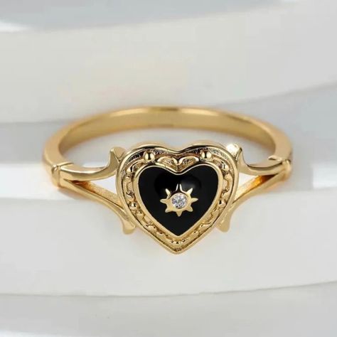 Boho Vintage Heart Ring - 14k Gold Plated - Nickle Free, Lead Free, + Hypoallergenic - Made For Comfort <3 - Available In Sizes: 6,7,8,9,10 Summer Wedding Jewelry, Heart Engagement, Heart Engagement Rings, Golden Ring, Heart Shaped Rings, Jewelry Wedding Rings, Styl Boho, Enamel Ring, Vintage Heart