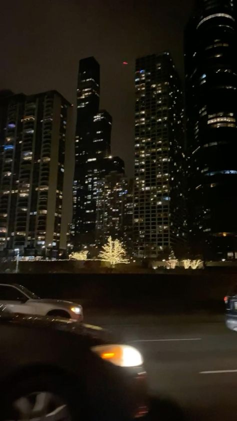 Night City Aesthetic, Los Angeles At Night, Chicago Wallpaper, City View Night, Chicago Aesthetic, Midnight City, Chicago At Night, City Lights At Night, Live Backgrounds