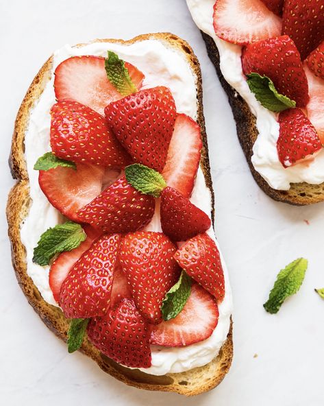 Fruit Toast Recipe, Toast Videos, Savory Yogurt, Yogurt Toast, Fruit Toast, Breakfast Toast, Phone Icons, Snacks Saludables, Läcker Mat