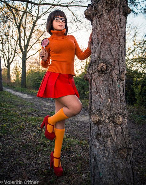 Velma Costume, Halloween Costumes Women Scary, Halloween Costumes Women Creative, Velma Cosplay, Halloween Costume Ideas For Women, Costume Ideas For Women, Pumpkin Halloween Costume, Diy Costumes Women, Halloween Costumes College Girls