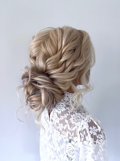 #updohairstyles #updo #updoideas #hairstyles #hairideas #weddinghair #weddinghairstyle #bridalhair #formalhair #promhair #howtodohair #hairhacks #hairtrends #romantichairstyle #messybun #messyhair #beautifulhairstylesforwedding #lowupdo #weddinghairupdo #lowbun #messybun #effortlesshair #updo #weddinghairstyles #weddinghairideas #hairandbeauty #weddingupstyle #bridalupdo #weddinginspiration #weddingupdo #hairstyleideas #hairstyles #hairstylesforlonghair #blondehairstyles #hairup #upstyles #bri Bridal Hair Up Do, Wedding Hairstyles For Long Hair Updo, Romantic Bun, Boho Updo Hairstyles, Bridesmaids Hairstyle, Bridal Hair Up, Boho Updo, Mother Of The Bride Hair, Bun Updo