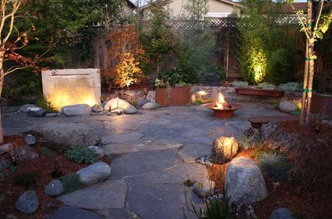 rocks-walkway - Home Decorating Trends - Homedit Stone Patio Designs, Slate Patio, Large Backyard Landscaping, Outdoor Lighting Design, Diy Outdoor Lighting, Stone Patio, Flagstone Patio, Desain Lanskap, Backyard Entertaining