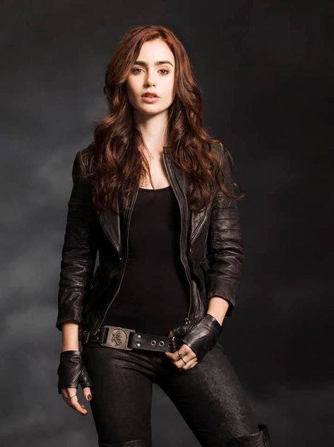 Clary Fray Outfit, Natural Beauty Women, Lily Collins Short Hair, Shadow World, Clary Y Jace, Snow White Cosplay, Character Bank, Shadowhunters The Mortal Instruments, Clary Fray