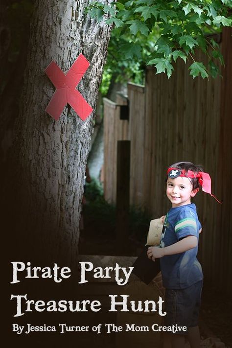 All the details to plan an awesome #pirate treasure hunt, complete with clues, a map and easy DIY signs. A must-pin! #kids #birthday Pirate Treasure Hunt, Pirate Activities, Pirate Themed Birthday, Pirate Theme Party, Pirate Day, Pirate Birthday Party, Pirate Treasure, Pirate Birthday, Pirate Theme