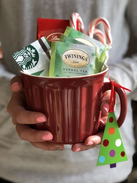 Tea Teacher Gift, Tea Set Gift Basket Ideas, Christmas Coffee Gifts Ideas, Christmas Gifts In A Mug, Tea Gift Box Ideas Diy, Christmas Tea Gift Ideas, Tea Christmas Gifts, Gift Mugs Ideas Filled, Gift In A Mug Ideas