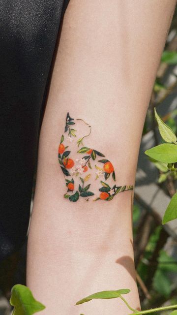 Floral Cat Tattoo, Tattoo Bunt, Cute Cat Tattoo, Intricate Tattoo, Cat Tattoo Designs, Tatuaje A Color, Tattoo Magazines, Floral Cat, Tattoo Outline