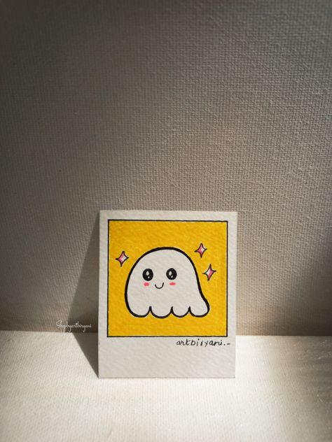 Spooky DIY Mobile Polaroids Cute Painting Doodles, Cute Ideas For Painting Easy, Cute Ideas For Room Decor, Doodle Art Cards Ideas, Cute Easy Paintings On Paper, Small Card Painting, Painting Ideas On Sheet, Painting Ideas In Paper, Poloroid Drawing Idea Easy